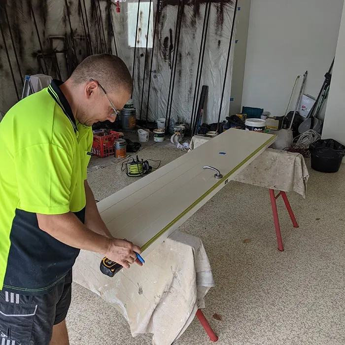 Fixing+cupboard+doors+Noosa+Carpentry+Repairs+ +Paint+Stripping+Nice+ +Smooth+Painting 1000h