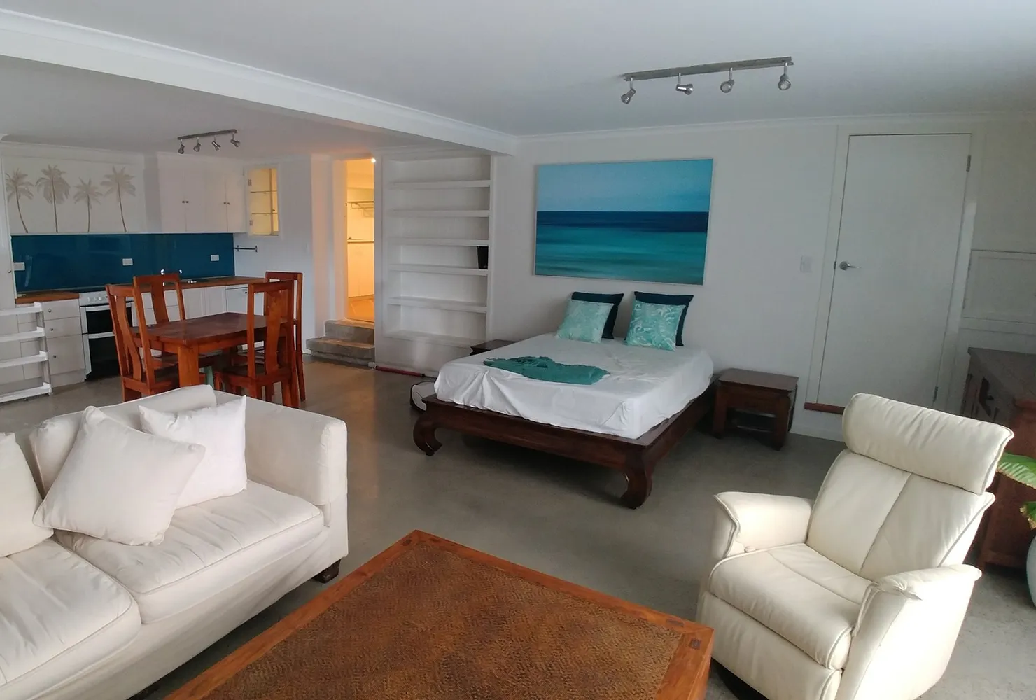 Indoor painter Noosa Sunshine Coast Nice and smooth painting interior decorating noosa 1000h