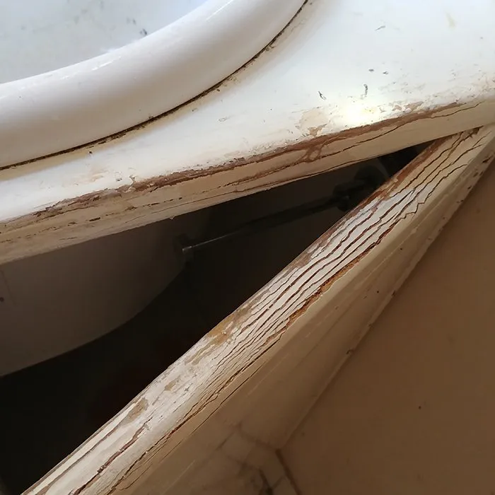 before+fixing+a+carpentry+cupboard+Noosa+Carpentry+Repairs+ +Paint+Stripping+Nice+ +Smooth+Painting 1000h